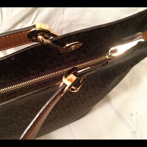 MICHAEL KORS LARGE ZIPPER TOTE MK LOGO SIGNATURE RAVEN - Picture 11 of 16